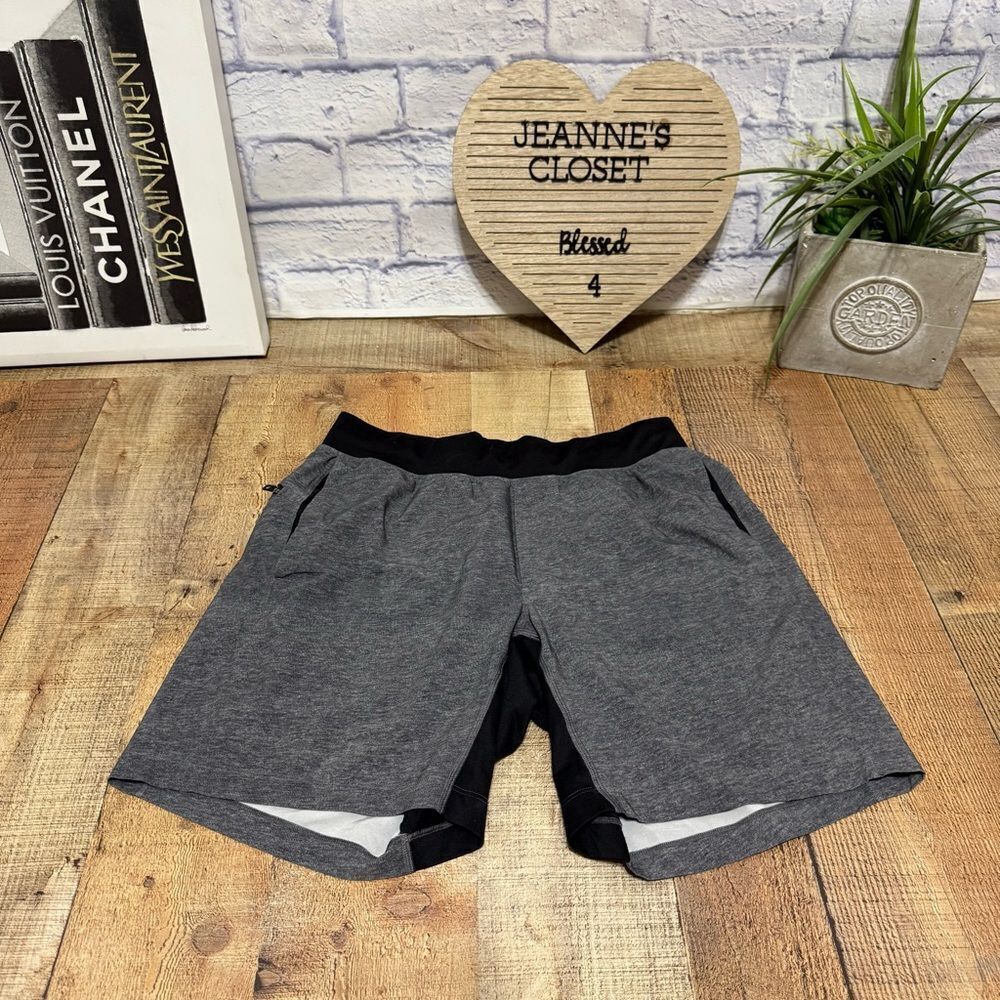 Lululemon T.H.E. Short *Linerless 7"
Heathered Texture Printed Greyt Deep Coal